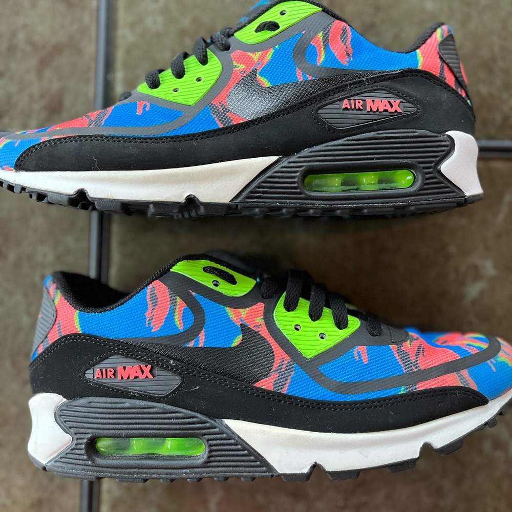 Used Air max 90 taped camo 599249-403 size 9